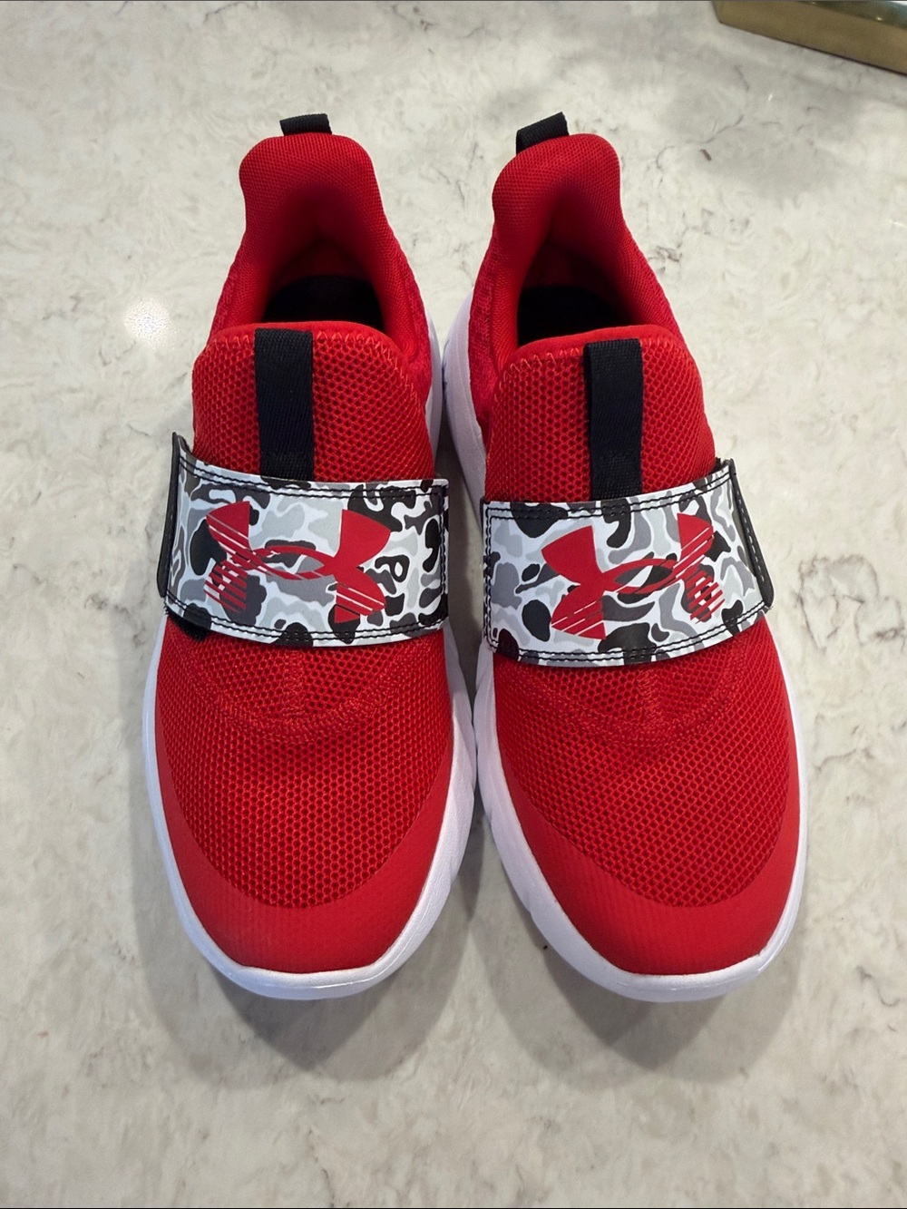 Under Armour Boys size 7 Y Red Mesh Slip-On Sneakers with Camo Strap